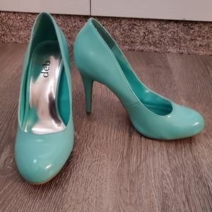 Brand new pumps. Tiffany blue.